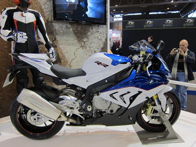 New S1000RR. Looks good in these Motorrad colours.